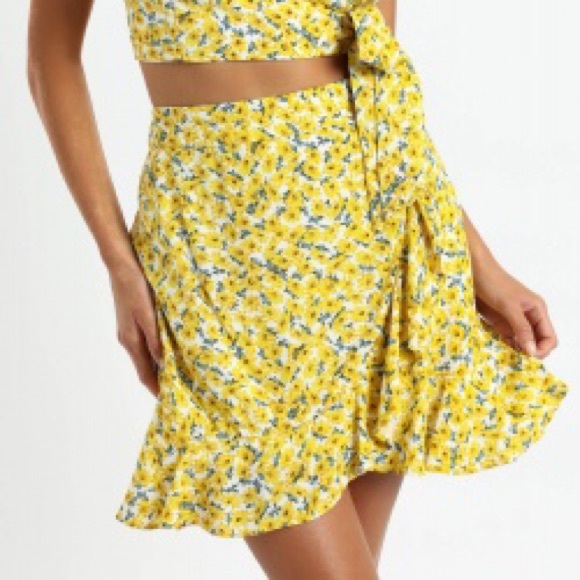 Showpo KARRIE TWO PIECE SET IN YELLOW FLORAL - S - Picture 2 of 6